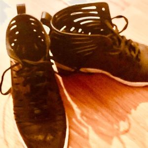 Like new Nike Jolie wedges size 5.5